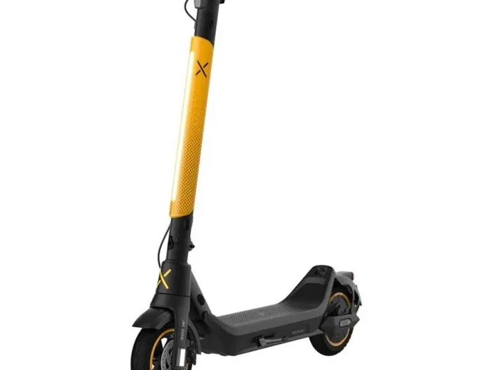 Cecotec Trottinette électrique Bongo série X45 Sport ConnectedPuissance élevée : 450 W de puissance nominale et jusqu'à 900 W de puissance maximale pour vous déplacer en ville rapidement. Autonomie maximale de 45 km : sa batterie de 10000 mAh offre une autonomie de 45 km. Même vitesse dans les pentes : grâce à la technologie de conduite adaptative S-Driving System, vous maintiendrez votre vitesse dans les pentes. Design innovant : son design premium vous fera oublier que vous roulez en trottinette ; le premier SUV à deux roues. Double système de freinage : les freins à disque avant de haute précision et l'e-ABS avec freinage régénératif garantissent une sécurité maximale. Pneus tubeless de 10 : profitez du système anti-crevaison et des roues de 10 pour franchir tous les obstacles de votre parcours. Application : visualisez l'état de votre trottinette sur votre téléphone portable grâce à l'application. Capteur de lumière automatique : vous n’avez pas à vous soucier d’allumer les feux si vous utilisez la trottinette la nuit. Elle le fera pour vous. Homologation : cette trottinette est conforme à toutes les exigences de la nouvelle réglementation espagnole en matière de circulation routière.